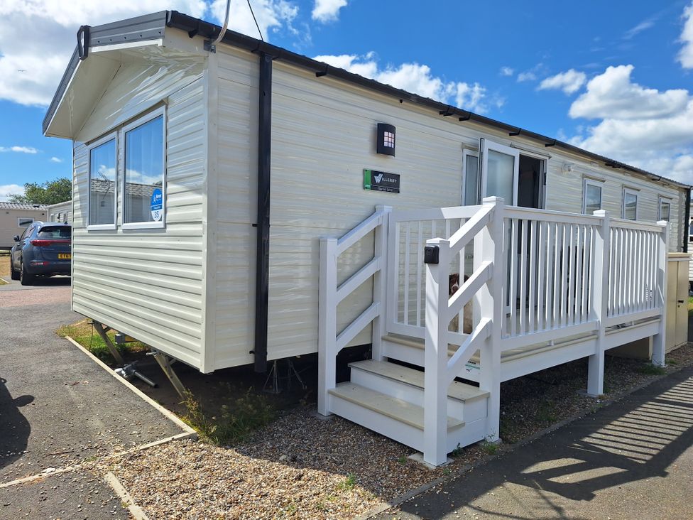 An exterior view of a mobile home with steps and balcony at Haven Seashore, Ellerton Willerby Xtra, Great Yarmouth