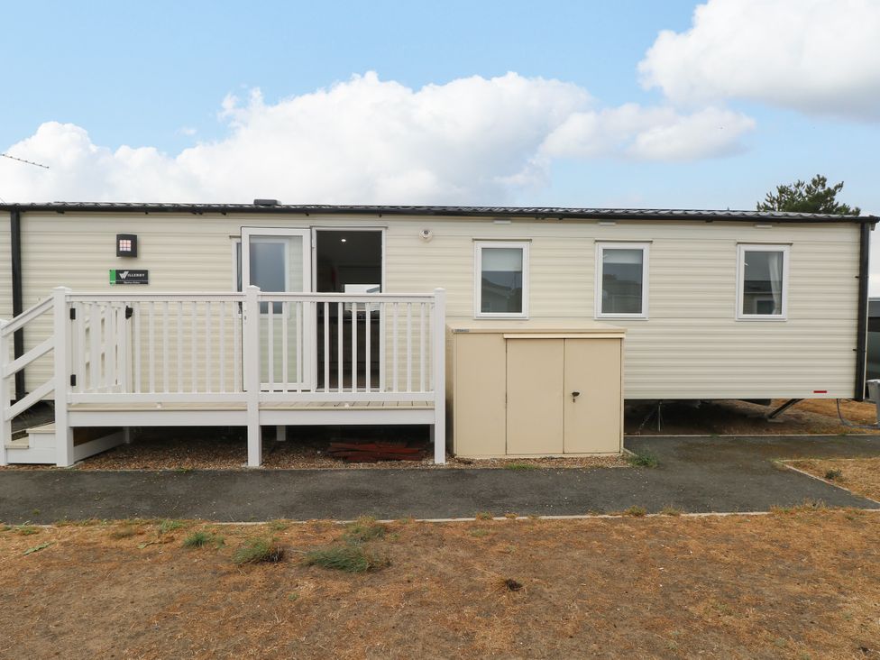 A mobile home with a deck and steps at Haven Seashore, Ellerton Willerby Xtra in Great Yarmouth