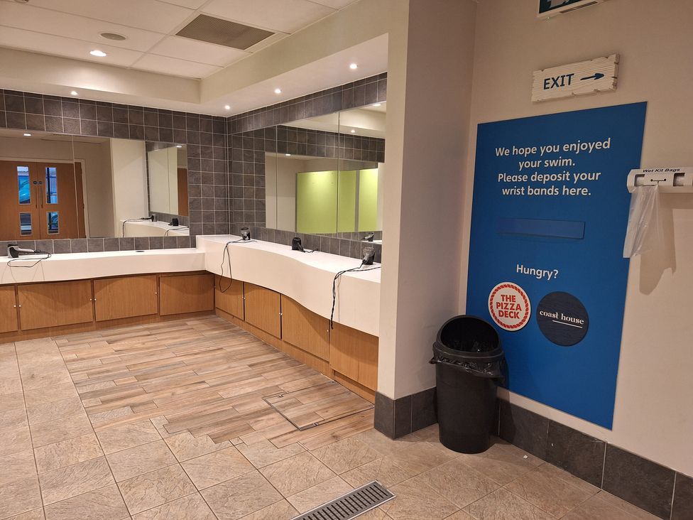 A bathroom with washbasins and mirrors at Haven Seashore, Ellerton Willerby Xtra in Great Yarmouth