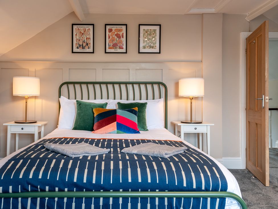 A bedroom with a bed and two lamps at 59 Garfield Road Scarborough