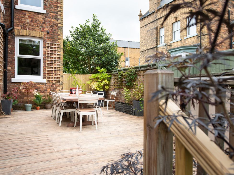 A garden with a dining table and chairs at 59 Garfield Road, Scarborough