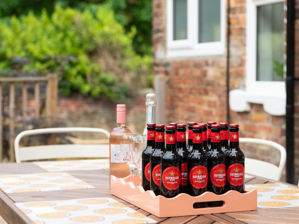 An outdoor table with drinks at 59 Garfield Road, Scarborough