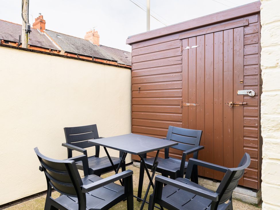 A garden with a table and chairs next to a shed at 18 Mayville Avenue Scarborough