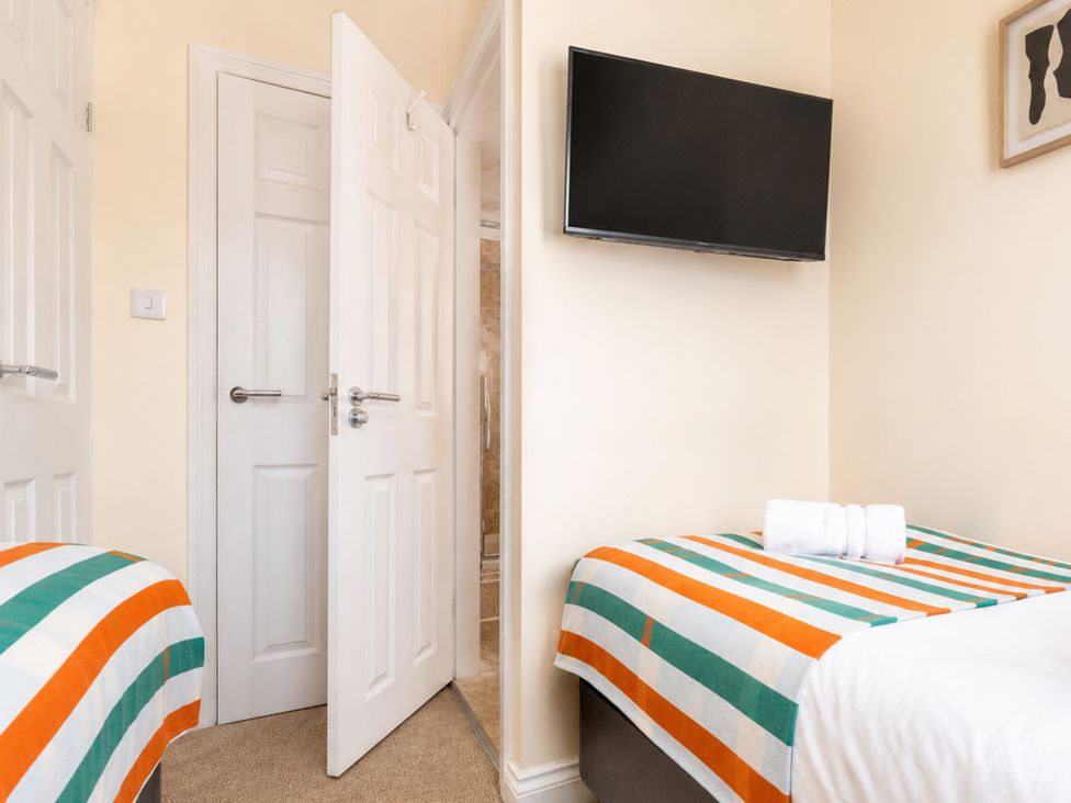 A bedroom with twin beds and a television at 127 Columbus Ravine, Scarborough