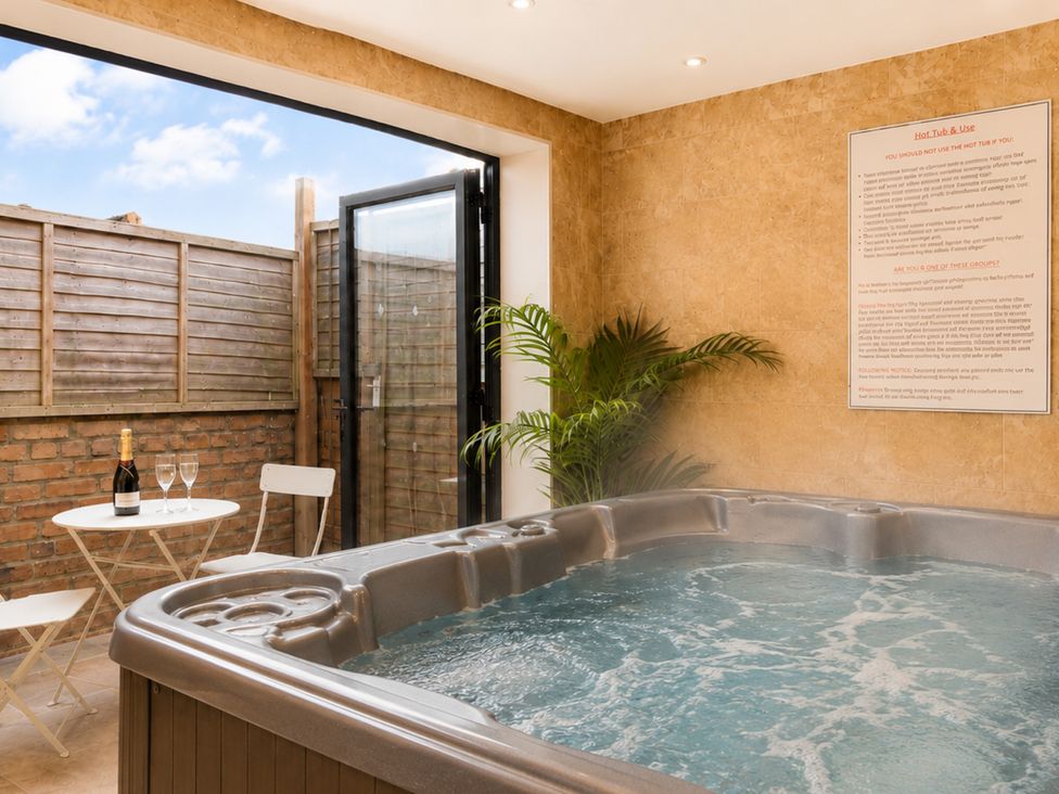 A hot tub with a table and chairs at 127 Columbus Ravine Scarborough
