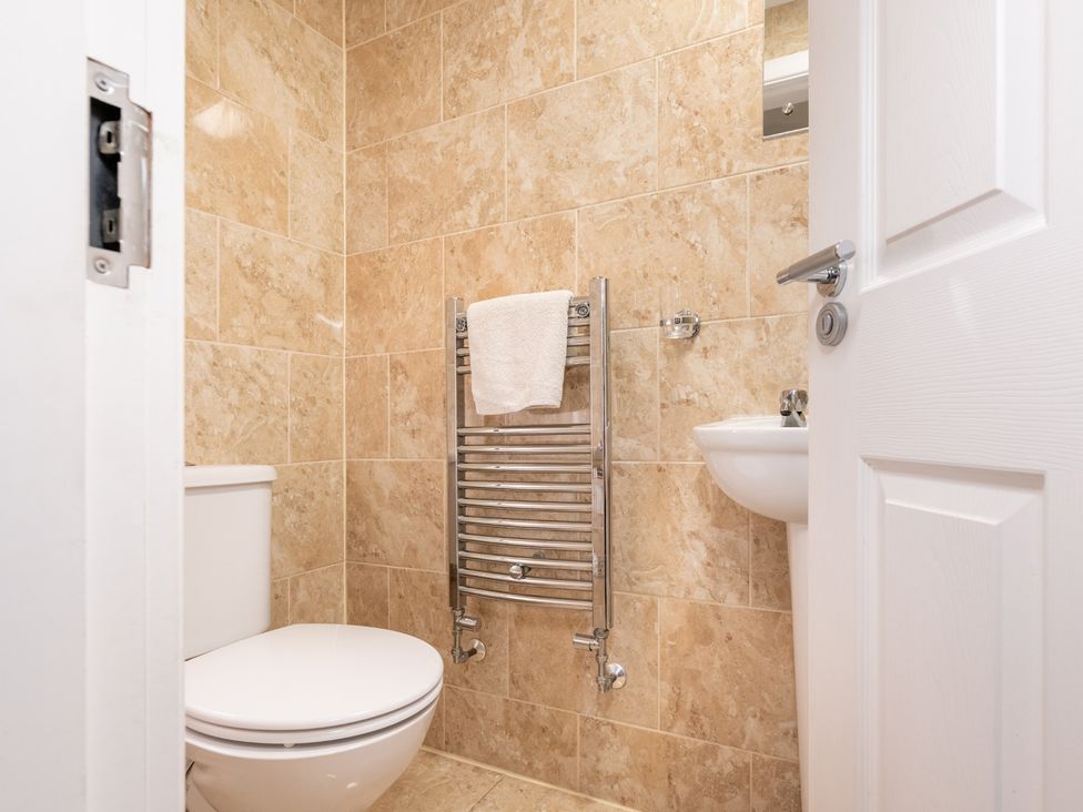 A bathroom featuring a toilet and hand basin at The Ravines in Scarborough