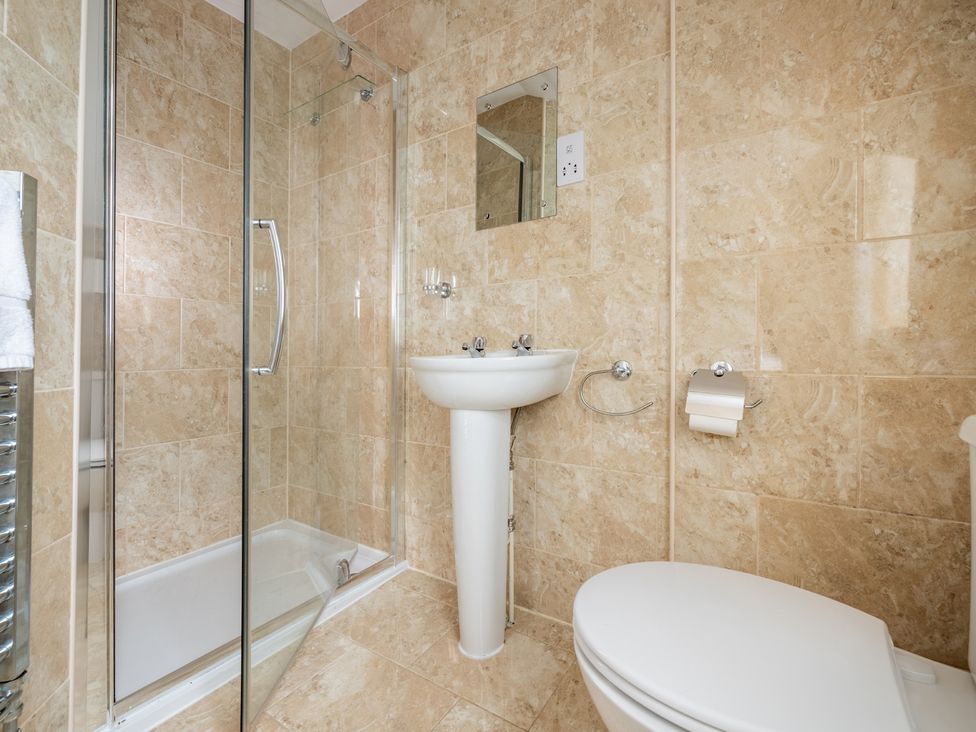 A bathroom featuring a shower, sink, and toilet at The Ravines in Scarborough