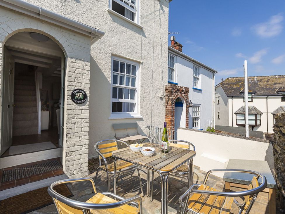 An outdoor area with a table and chairs at Primrose Cottage in Salcombe