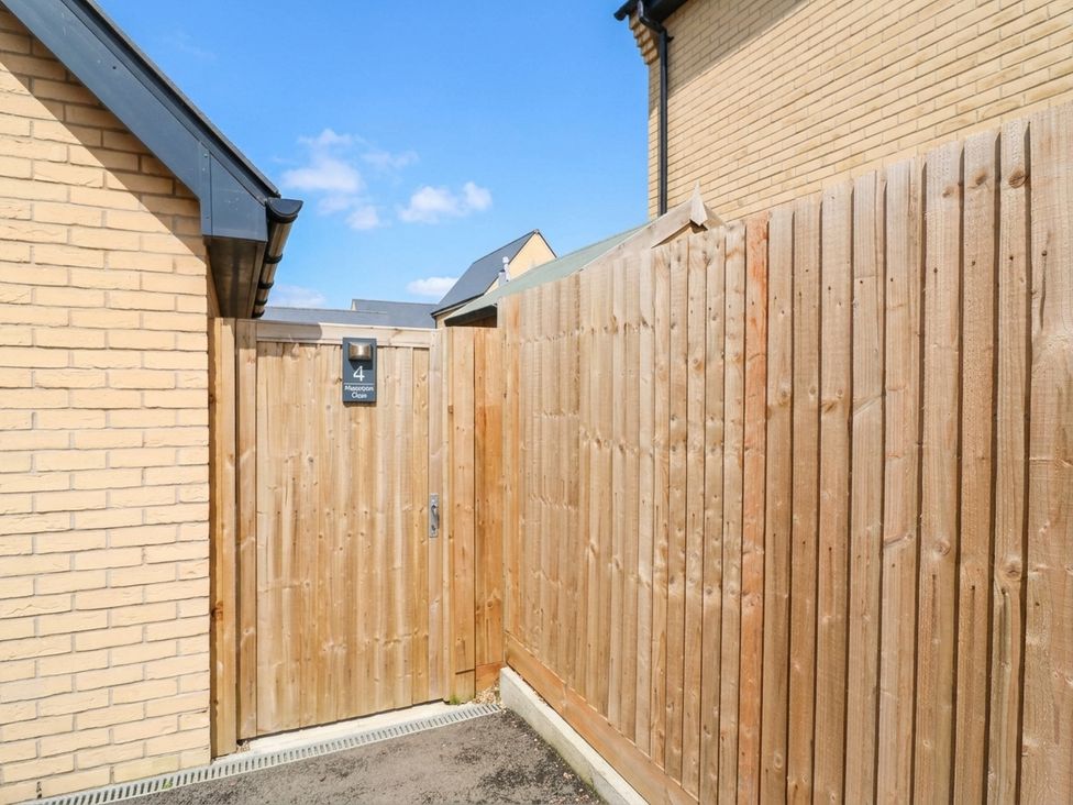 An outdoor area with a wooden gate and fence at Serenity House