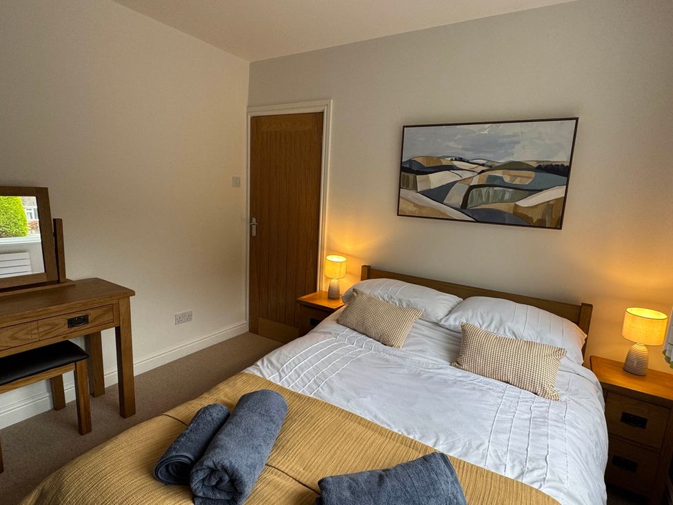 A bedroom with a bed and bedside tables at Hillset View in Bakewell