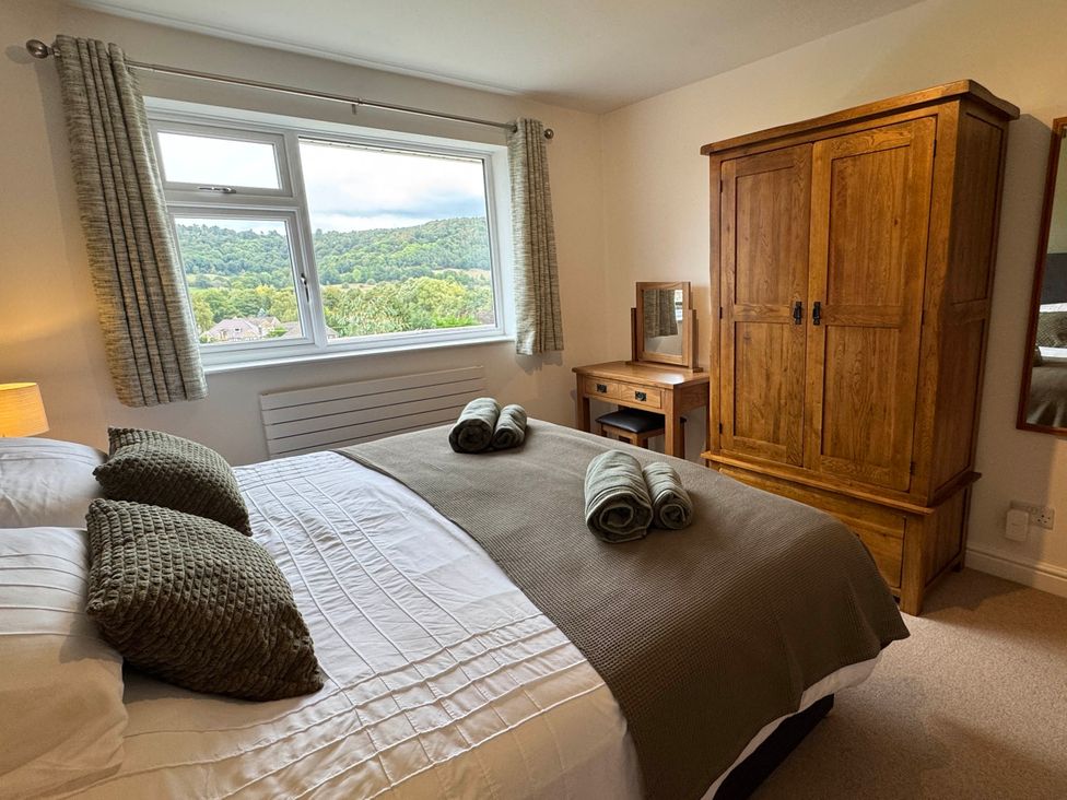 A bedroom with a bed and wardrobe at Hillset View in Bakewell