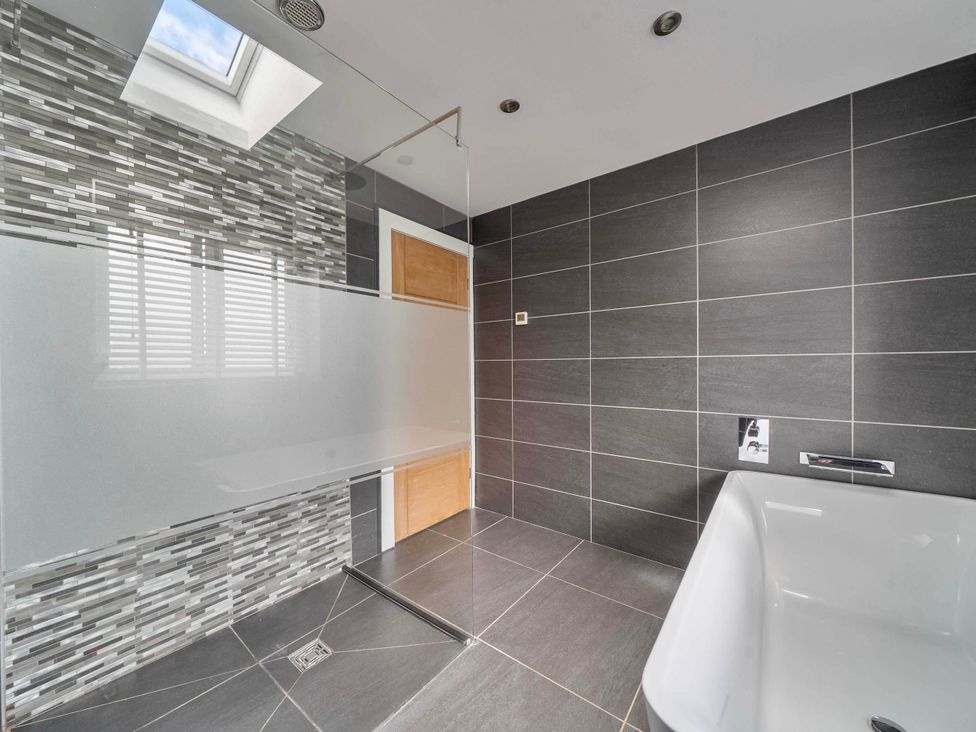 A bathroom with a bathtub and shower at Abergele