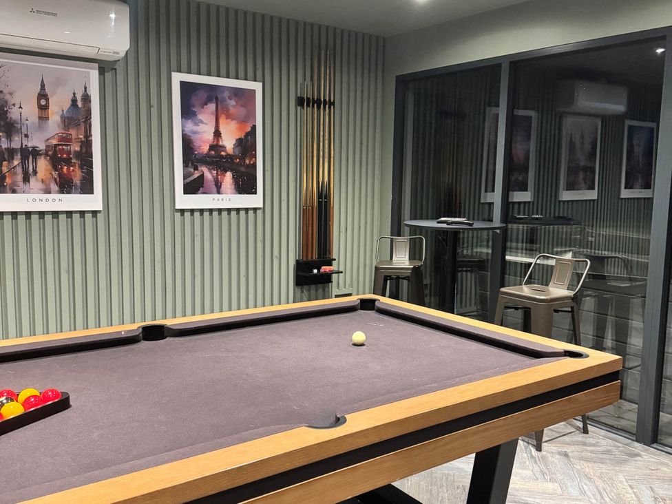 A game room with a pool table and wall art at Rochester Retreat Spacious 5 Bedroom House in Higham