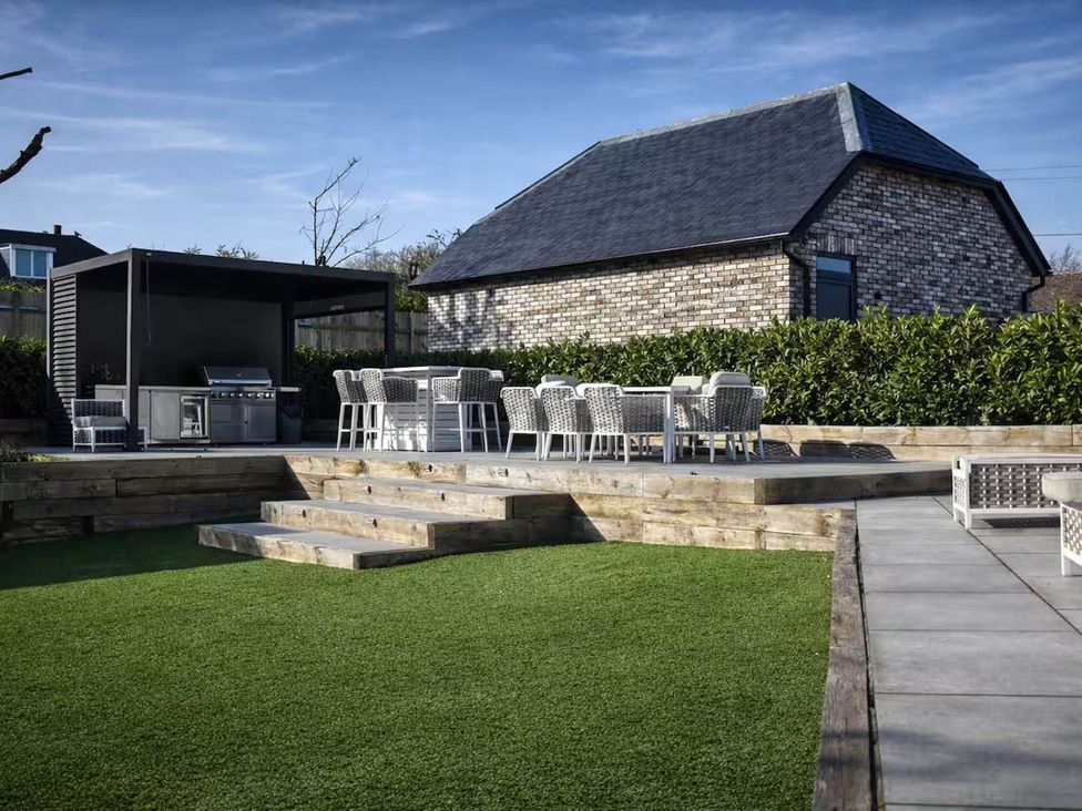 A garden with a grill and outdoor seating at Rochester Retreat Spacious 5 Bedroom House in Higham