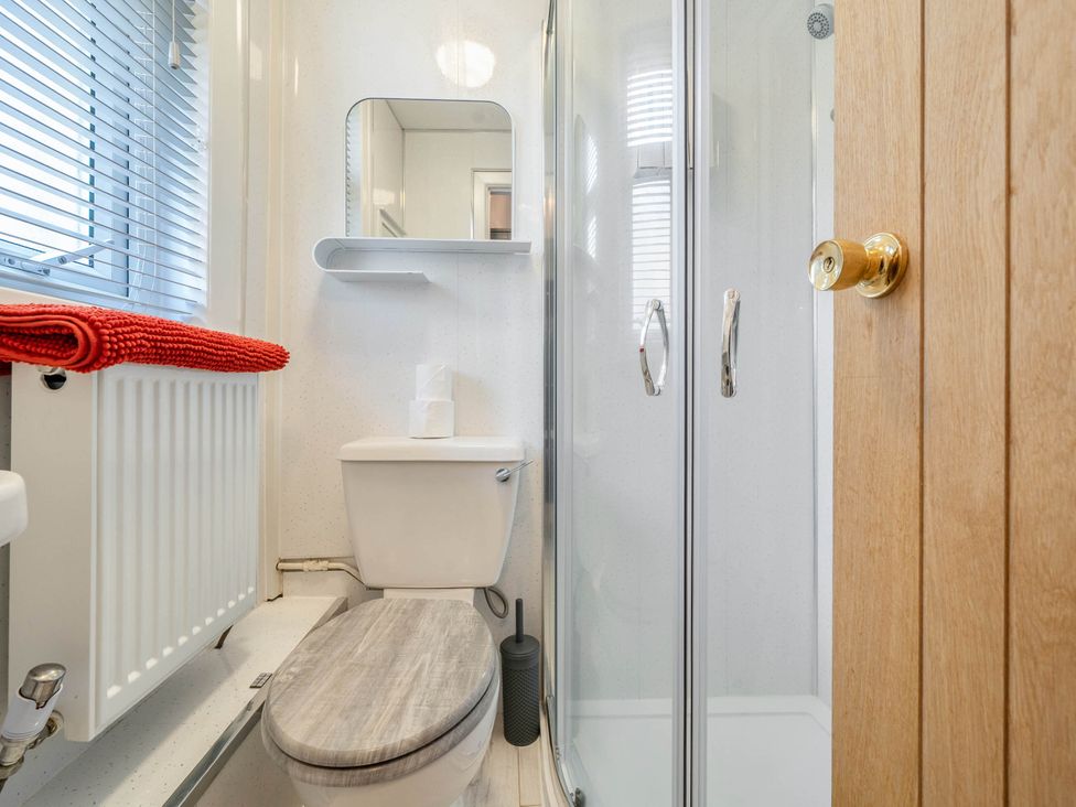 A bathroom with a toilet and shower at the property