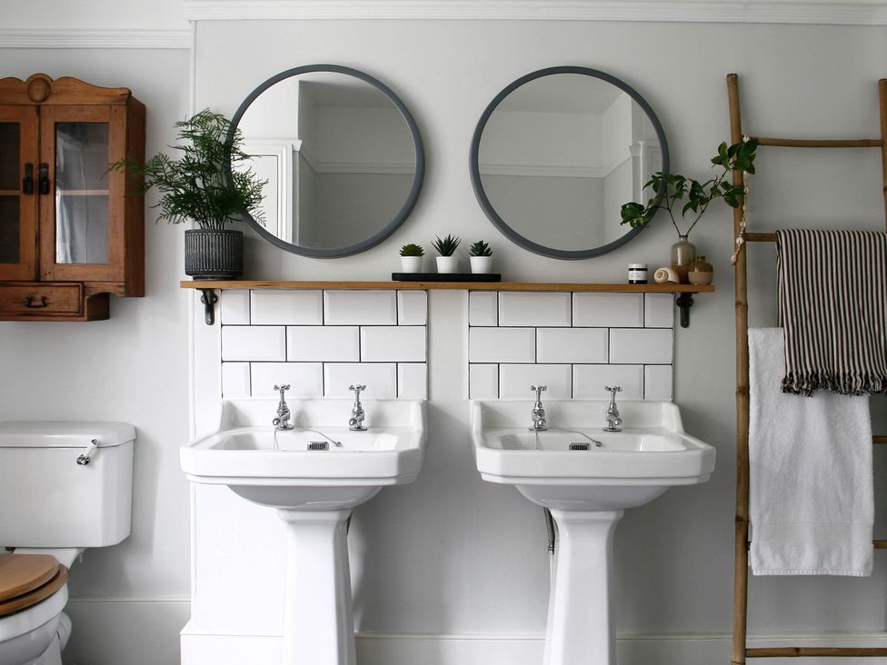 A bathroom with sinks and mirrors at Beautiful 6Bed Sleeps 12 Stunning Views Lynton