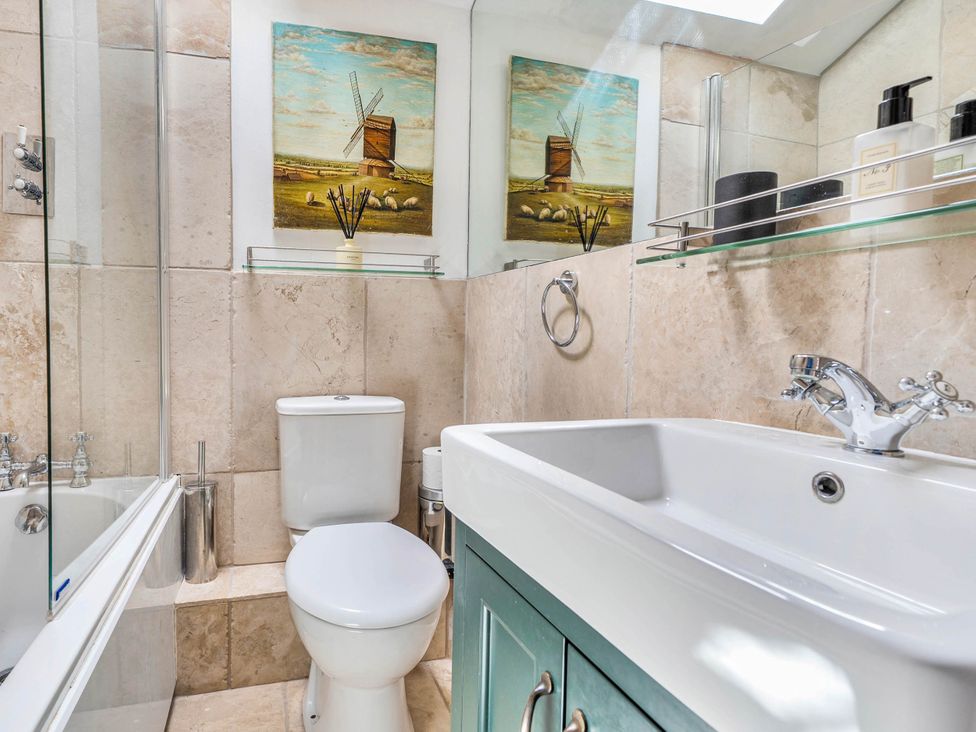 A bathroom with a sink and toilet at Cottage Sleeps 4 with Enclosed Garden in Turville near Henley-On-Thames
