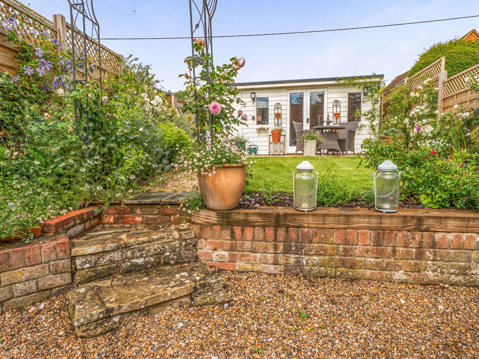 A garden area with steps leading up to a seating area at Cottage Sleeps 4 with Enclosed Garden in Turville near Henley-On-Thames