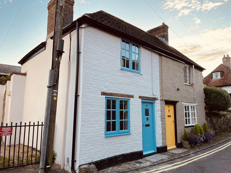 A house with blue and yellow doors and windows at Charming Cottage Sleeps 4 with Sauna in Shaftesbury