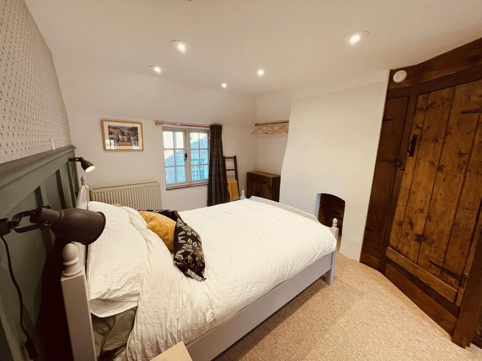 A bedroom with a bed and window at Charming Cottage Sleeps 4 with Sauna in Shaftesbury