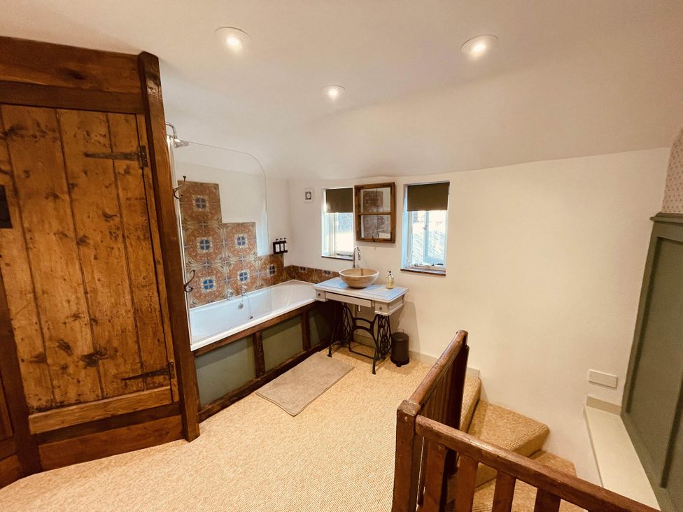 A bathroom with a bathtub and sink at Charming Cottage Sleeps 4 with Sauna in Shaftesbury