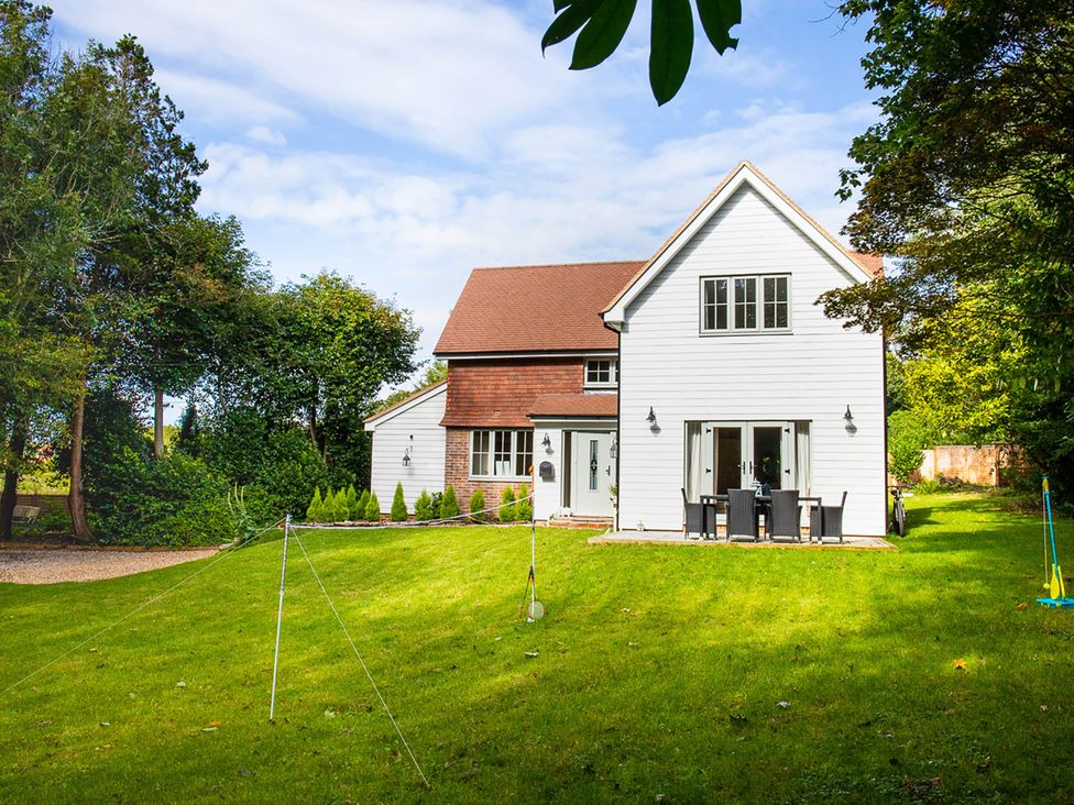 A house with a garden and outdoor furniture at 5Bed 10Guests Fireplace HotTub Pets ok Parking in Battle