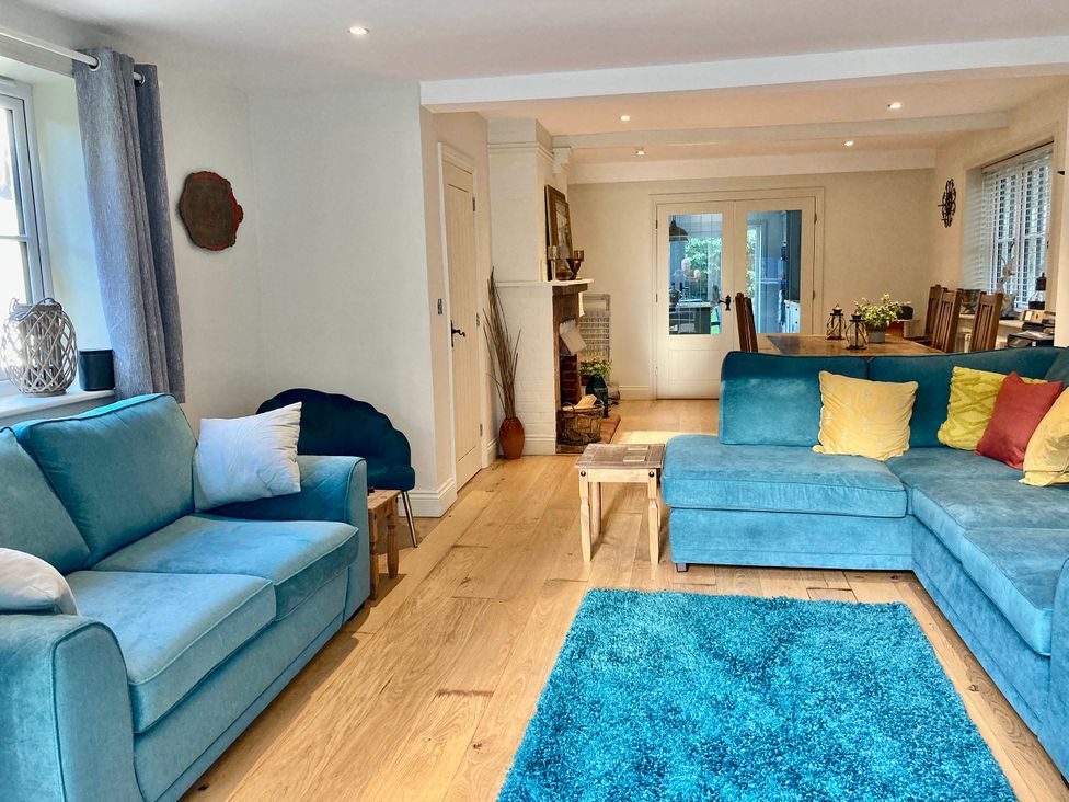 A living room with a sofa and dining area at 5Bed 10Guests Fireplace HotTub Pets ok Parking in Battle