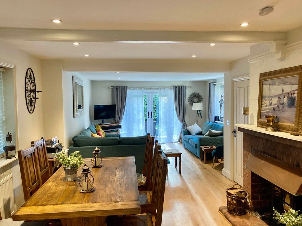 A living room with a dining area and fireplace at 5Bed 10Guests Fireplace HotTub Pets ok Parking in Battle