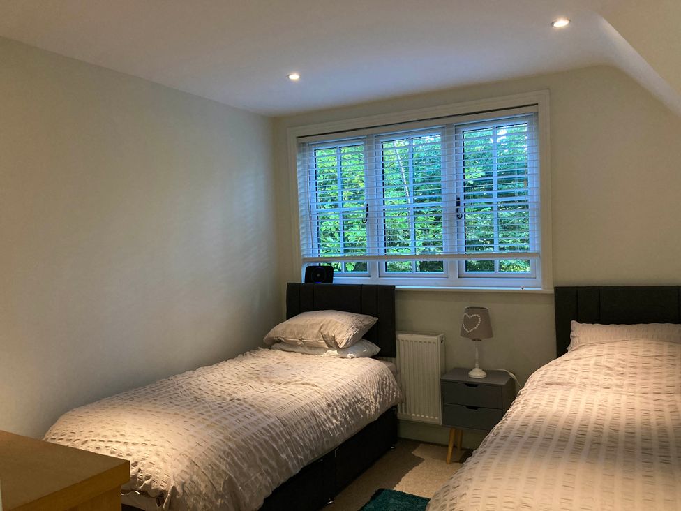A bedroom with two beds and a window at 5Bed 10Guests Fireplace HotTub Pets ok Parking in Battle