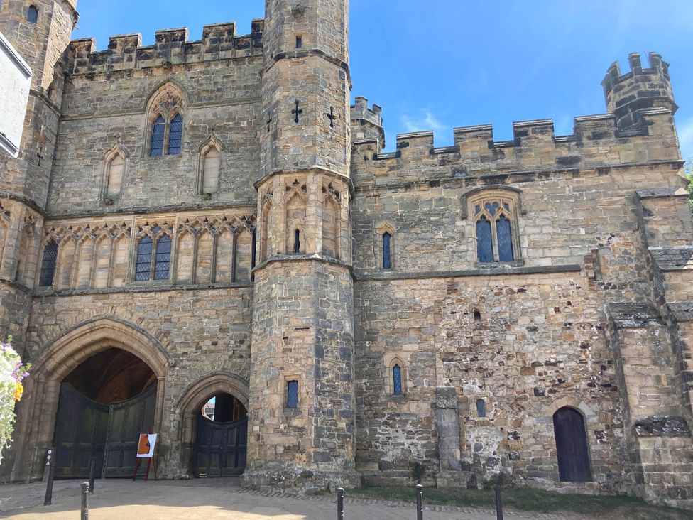 A castle exterior with stone walls and towers at 5Bed 10Guests Fireplace HotTub Pets ok Parking Battle
