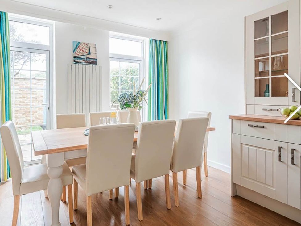 A dining room with a table and chairs at 3 bedroom house 3mins to beach PetsOk in Milford On Sea