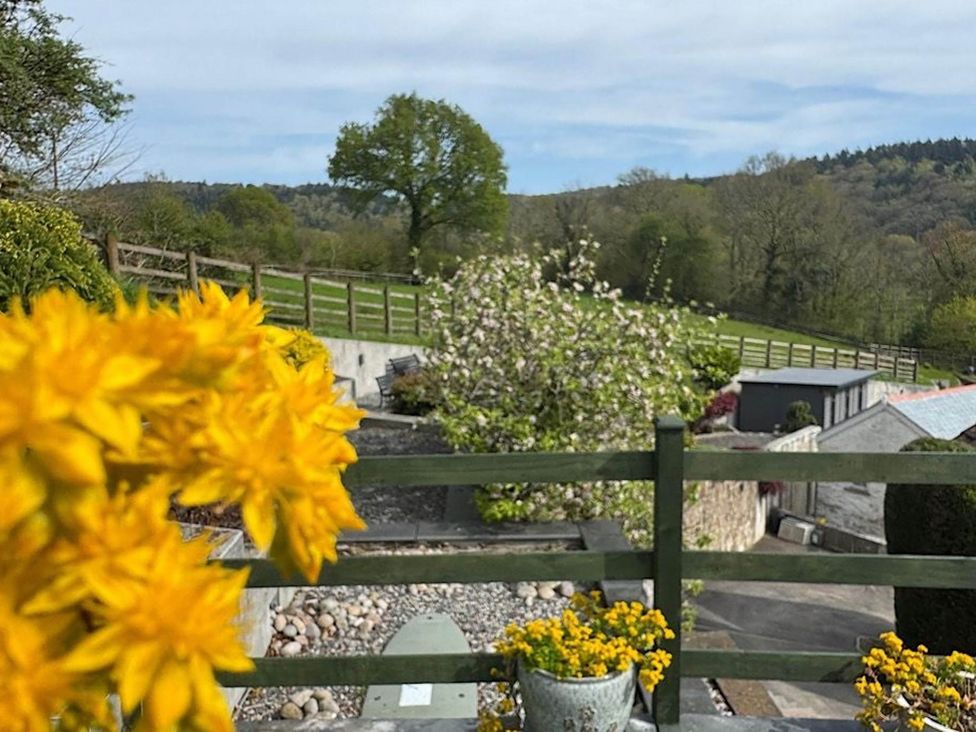 A garden view with flowers and trees at River Tamar Couples Retreat Dog Friendly in Newbridge