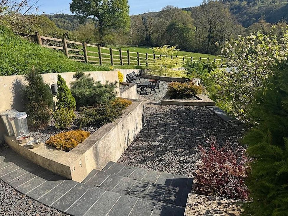 A garden with steps and planters at River Tamar Couples Retreat Dog Friendly, Newbridge