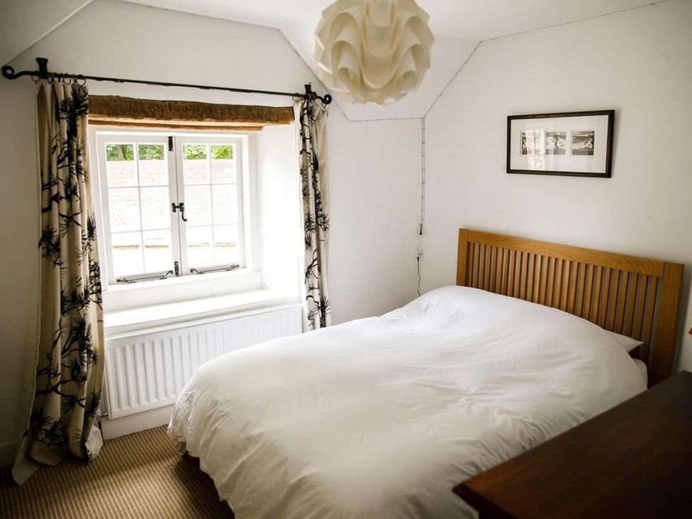 A bedroom with a bed and window at Cotswolds AoNB Cottage Modern Renovation Sleeps8, Combe Hay Lane near Bath