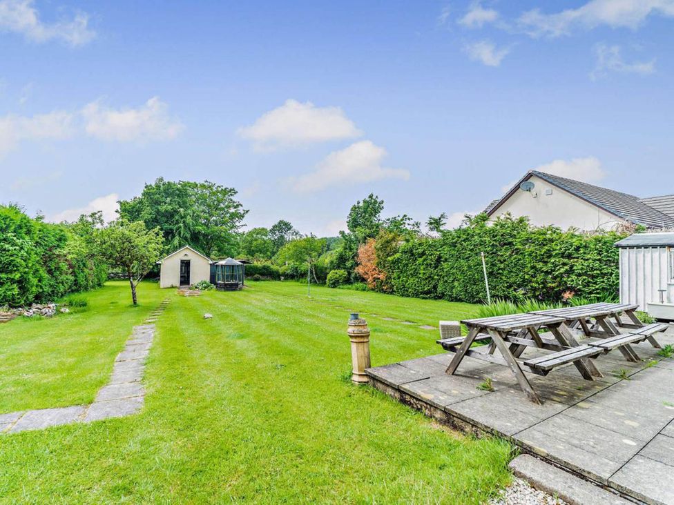 A garden with a table and shed at Dunoon Sleeps 17 Group Retreat with Parking in Kirn near Dunoon
