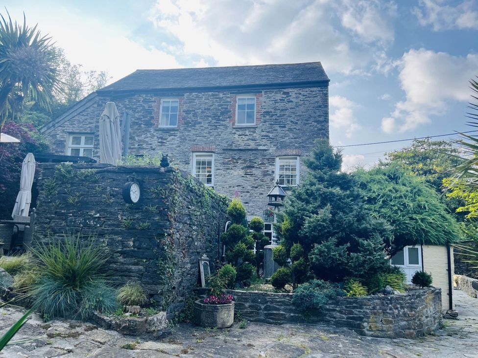 A house and garden area at 2 Bedrooms overlooking Little Petherick Creek Little Petherick