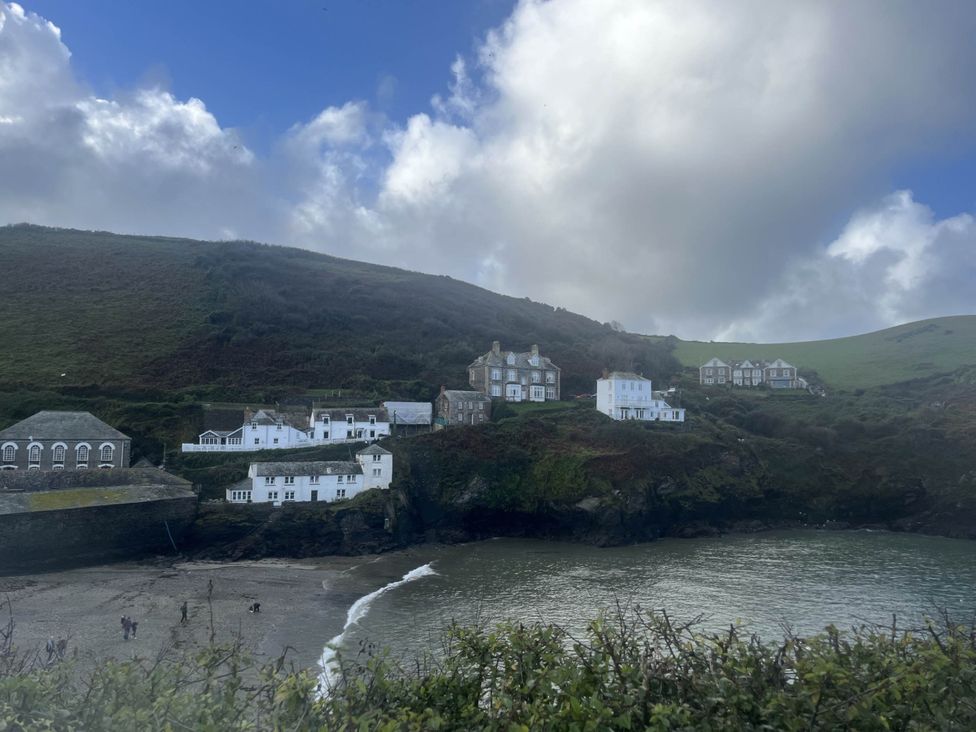 Houses located on a hill near the beach at 2 Bedrooms overlooking Little Petherick Creek in Little Petherick