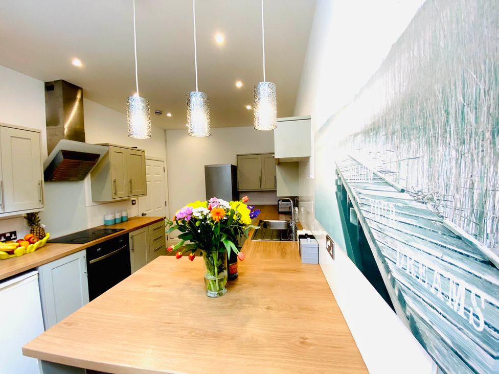 A kitchen with countertop and appliances at Blackpool 4 Beds Sleeps 10 Pet Friendly in Blackpool
