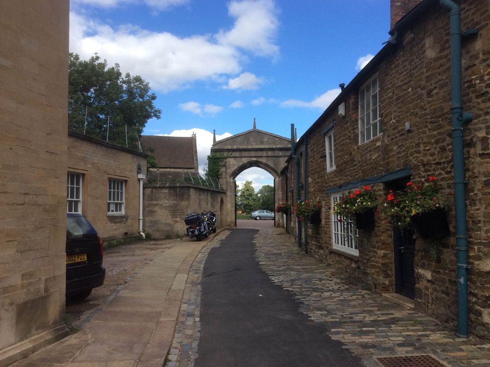 An outdoor street view featuring an archway and cars at Cozy Nook boutique Cottage in Oakham