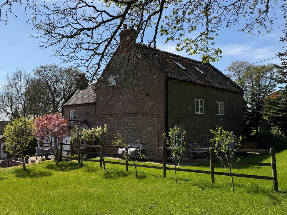 A house with garden and trees at Farmhouse Sleeps 5 Near Alton Towers Peak District Cheadle