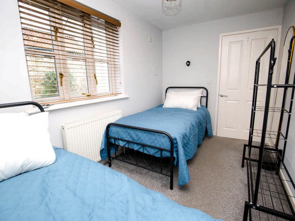 A bedroom with two beds and a window at House Sleeps 4 with Parking and Garden in Glastonbury