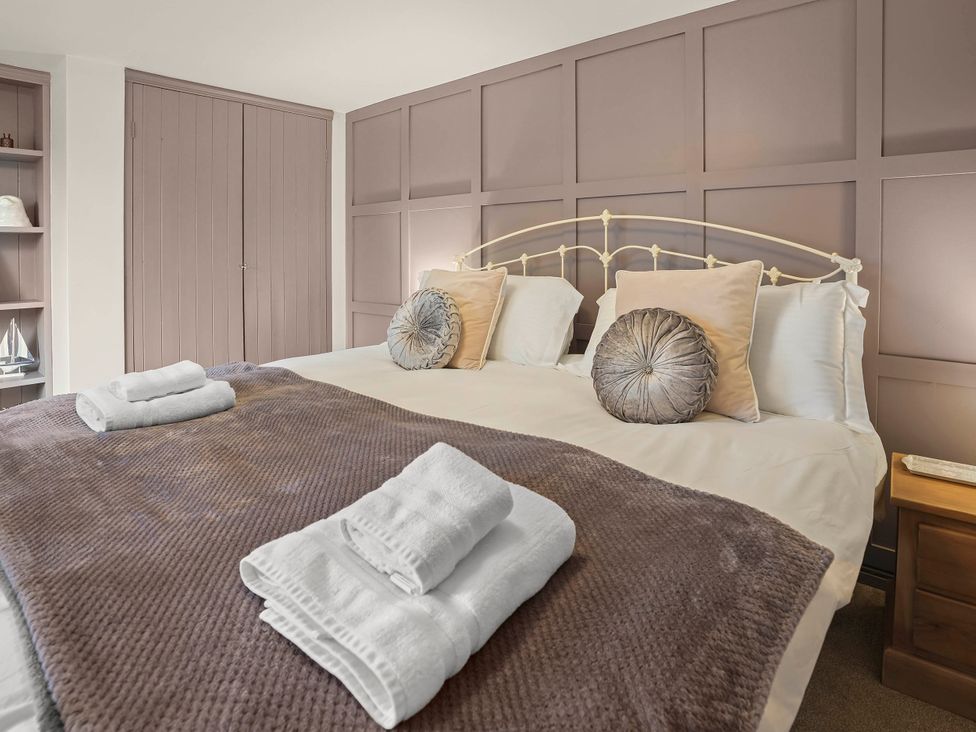 A bedroom with a bed and decorative pillows at 1880s Barn Conversion Sleeps4 Pet Friendly Hereford