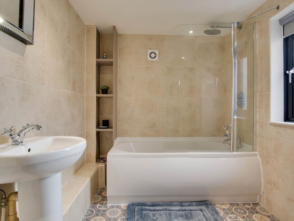 A bathroom with a bathtub and wash basin at 1880s Barn Conversion Sleeps4 Pet Friendly, Hereford