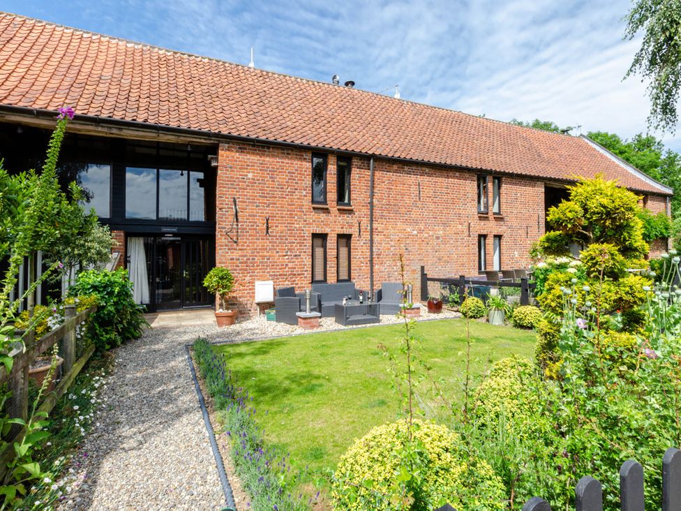 An outdoor area with a garden and seating at 1880s Barn Conversion Sleeps4 Pet Friendly in Hereford