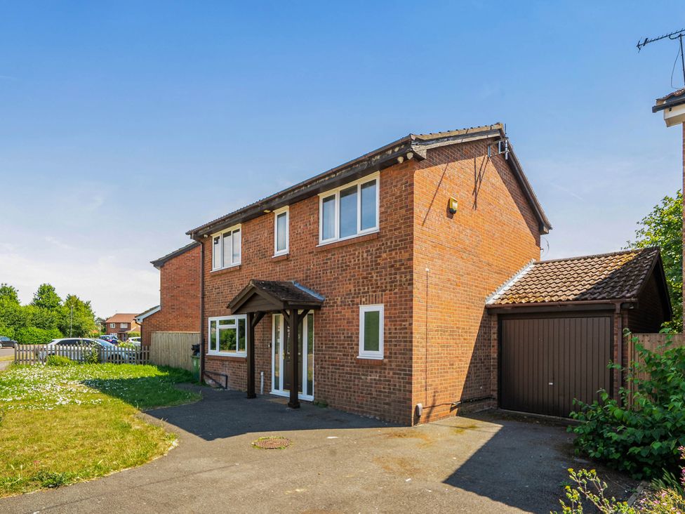 A house with a garage and driveway at Aylesbury Sleeps 6 Parking Central Location Aylesbeare