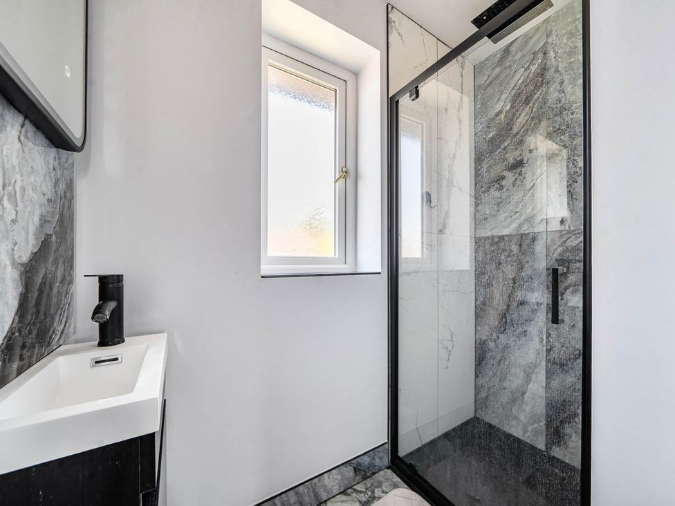 A bathroom with a shower and sink at Aylesbury Sleeps 6 Parking Central Location Aylesbeare