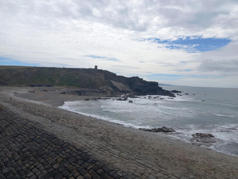 A beach with cliffs and ocean view at Cosy 3 Bedroom House on Cornish estate with pool St Tudy