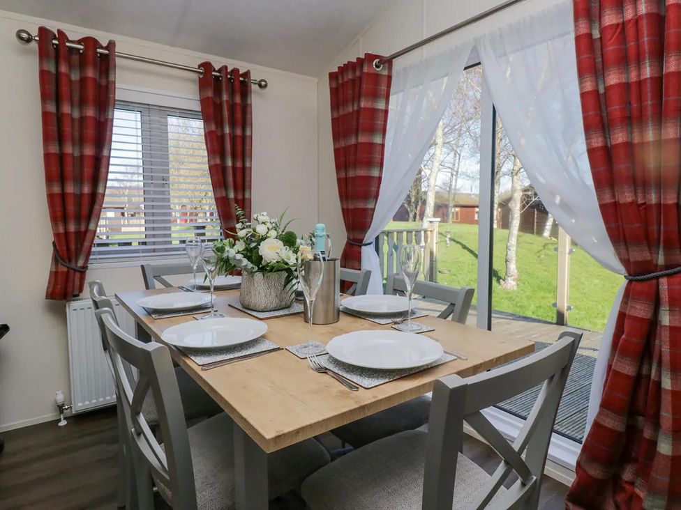 A dining room with a table and chairs at Lakeland Lodge 3Bed 2 Bath Private Patio in Carnforth