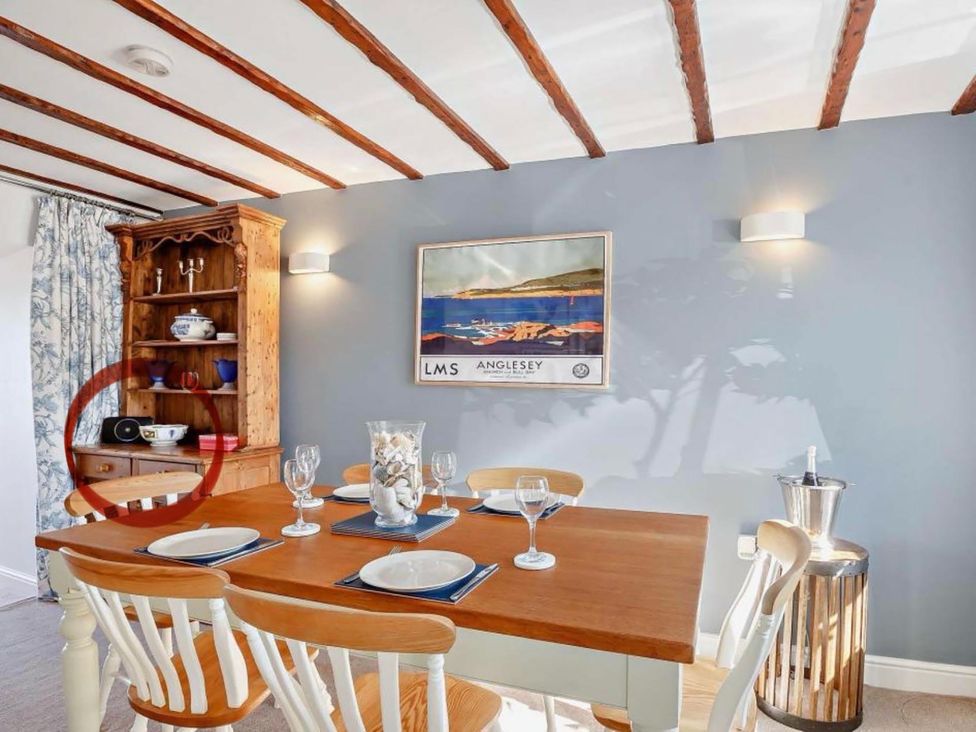 A dining room with a table and chairs at Cottage Sleeps 5 with Parking and Garden in Carreglefn