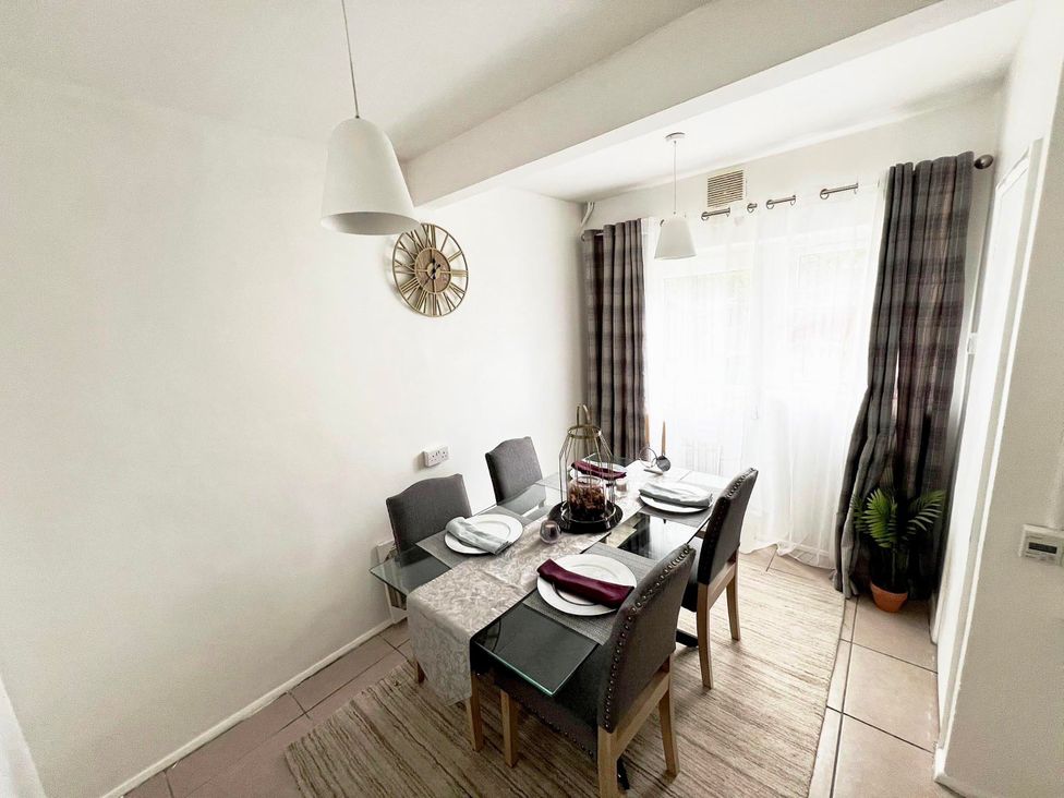 A dining room with a glass table and chairs at Suspire House Sleeps 6 Garden Bbq Coastal retreat Near Valley